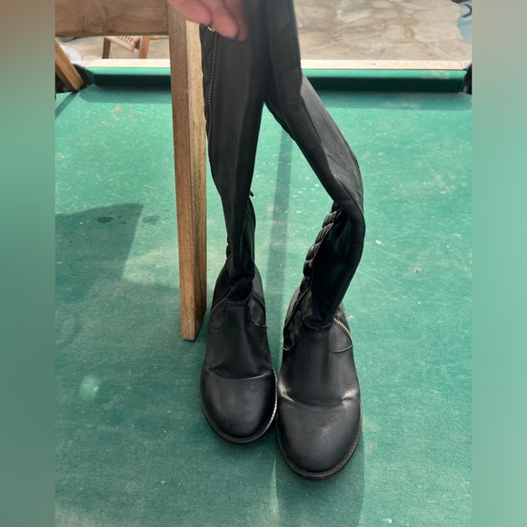 Steve Madden black knee high boots
Size 7 - Picture 4 of 4